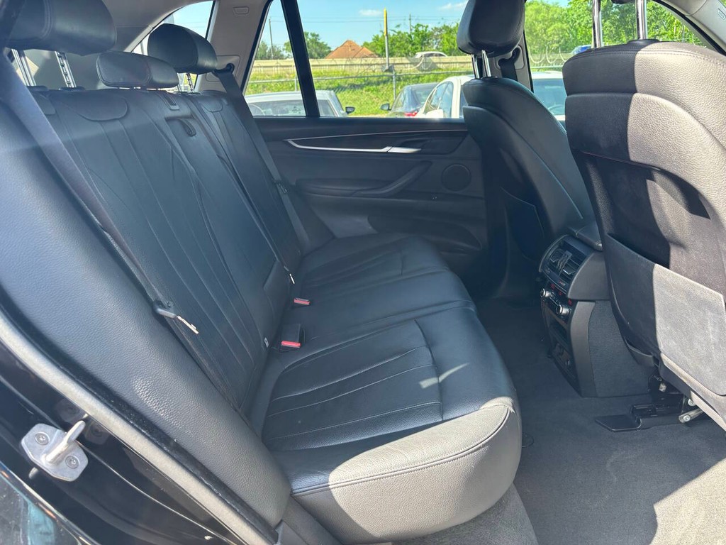 BMW X5 Vehicle Full-screen Gallery Image 21