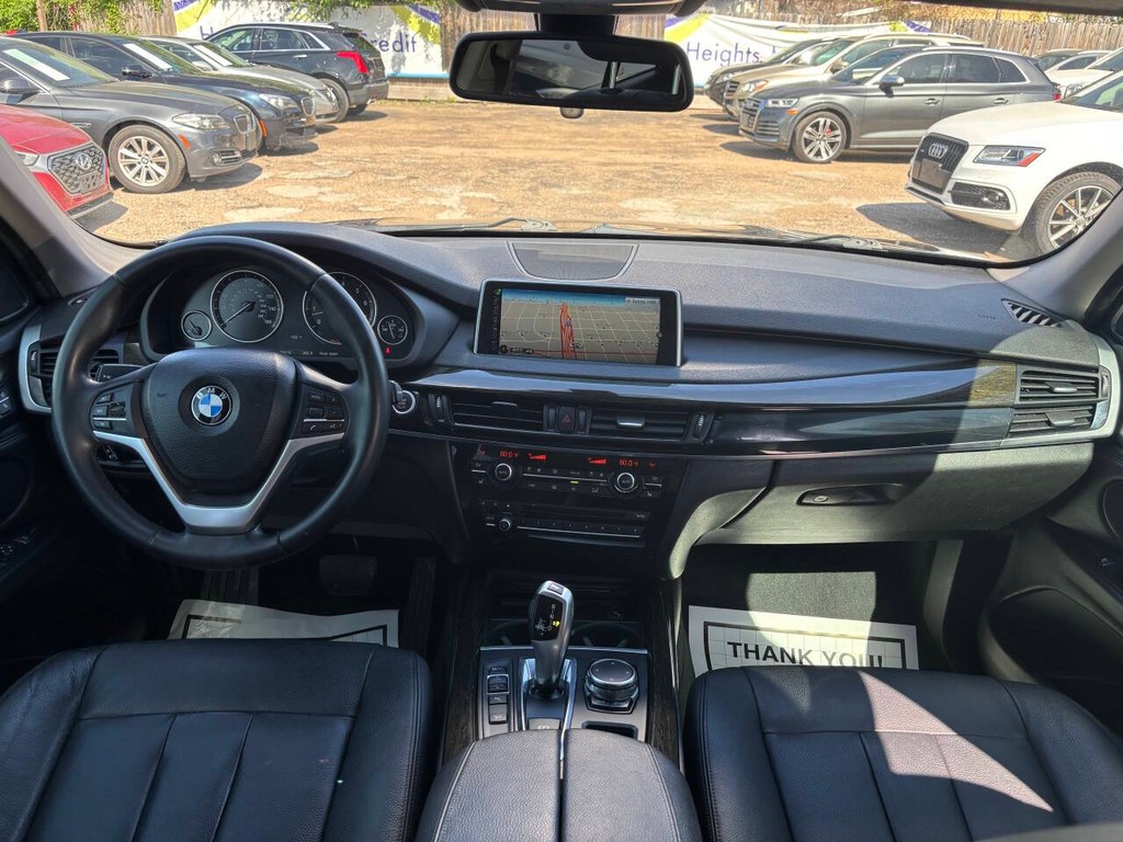 BMW X5 Vehicle Full-screen Gallery Image 26