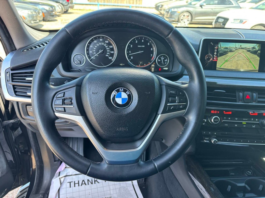 BMW X5 Vehicle Full-screen Gallery Image 30