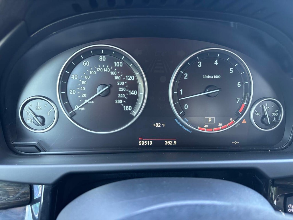 BMW X5 Vehicle Full-screen Gallery Image 32