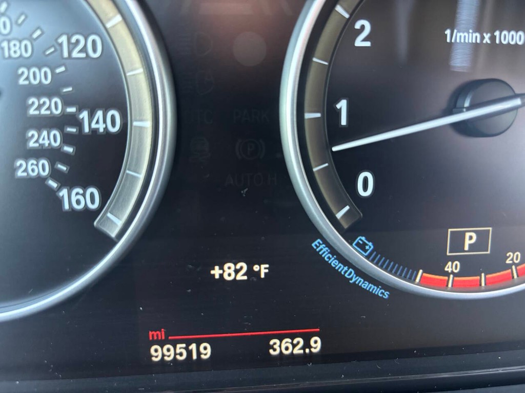 BMW X5 Vehicle Full-screen Gallery Image 33