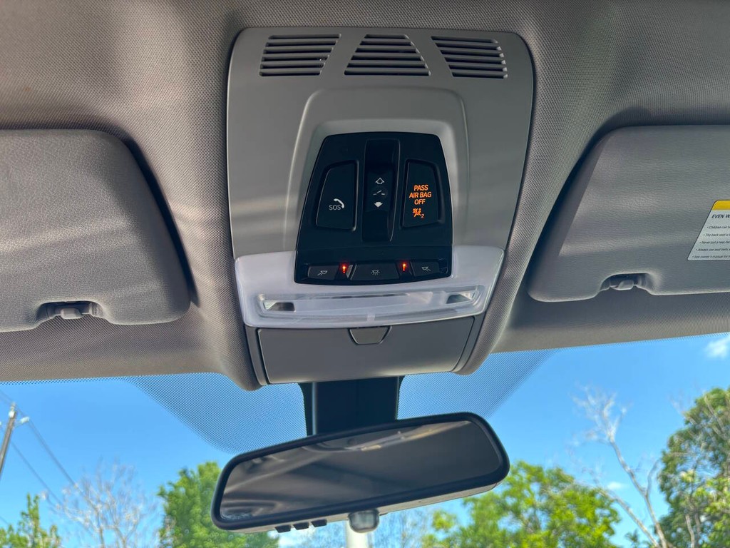 BMW X5 Vehicle Full-screen Gallery Image 36