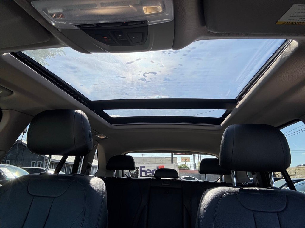 BMW X5 Vehicle Full-screen Gallery Image 37