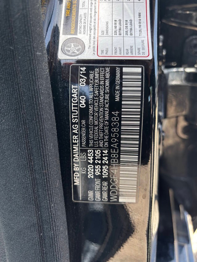 Mercedes-Benz C-Class Vehicle Full-screen Gallery Image 20