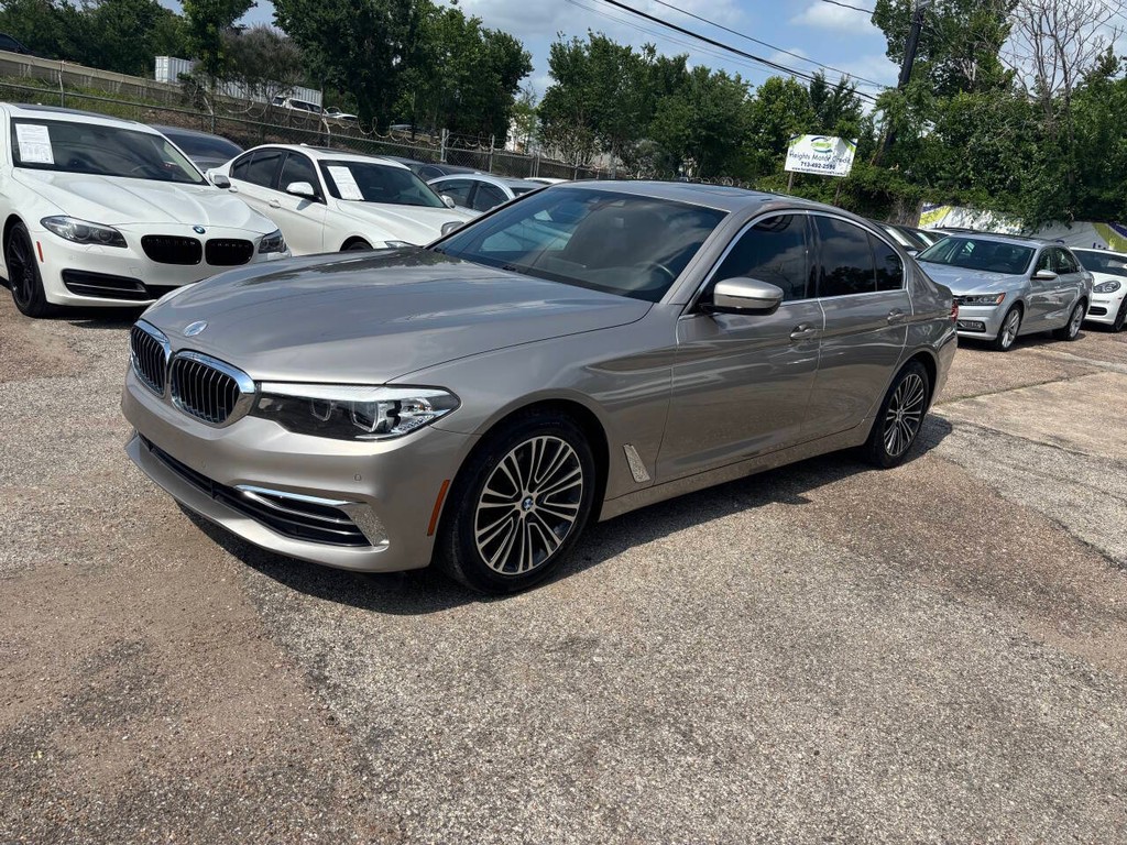 BMW 5 Series Vehicle Full-screen Gallery Image 03