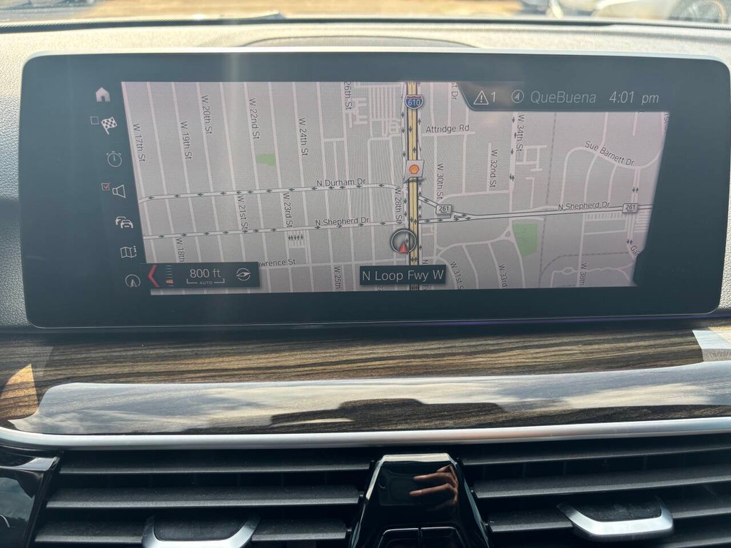 BMW 5 Series Vehicle Full-screen Gallery Image 12