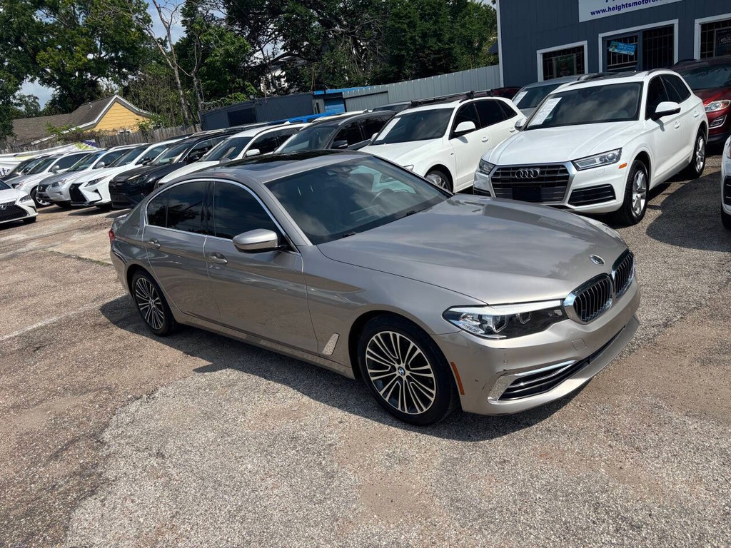 BMW 5 Series Vehicle Full-screen Gallery Image 20