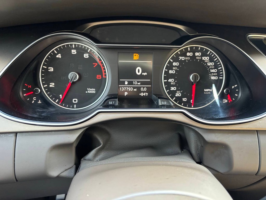 Audi allroad Vehicle Full-screen Gallery Image 15