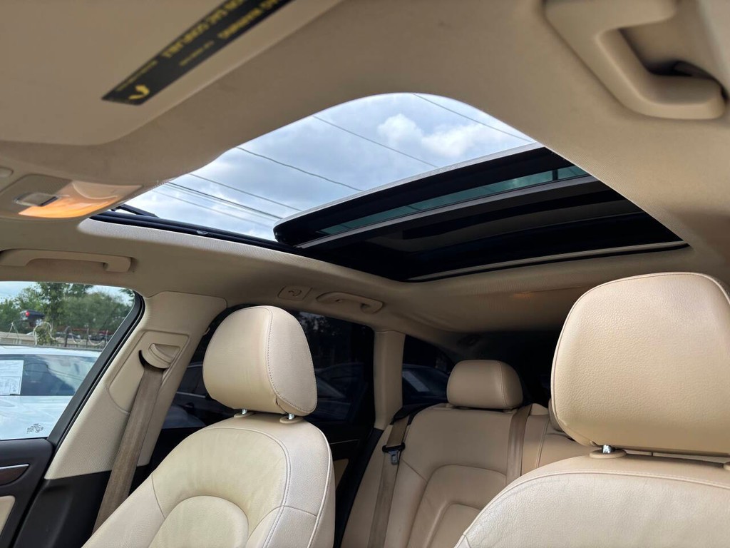 Audi allroad Vehicle Full-screen Gallery Image 19