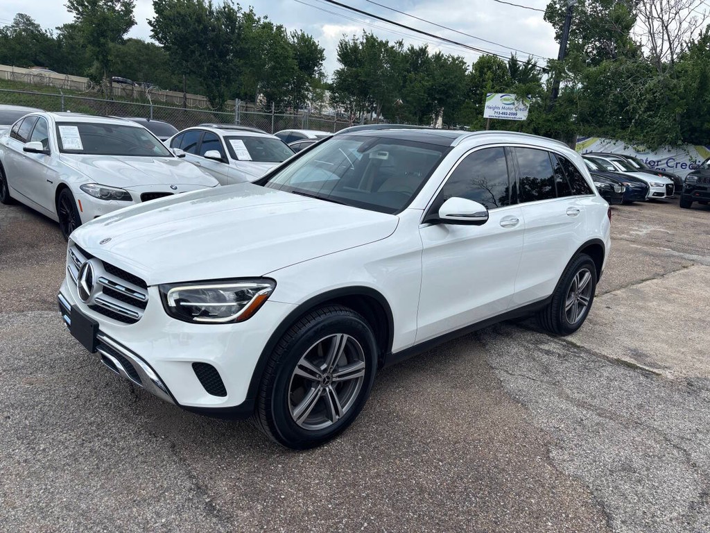 Mercedes-Benz GLC Vehicle Full-screen Gallery Image 02