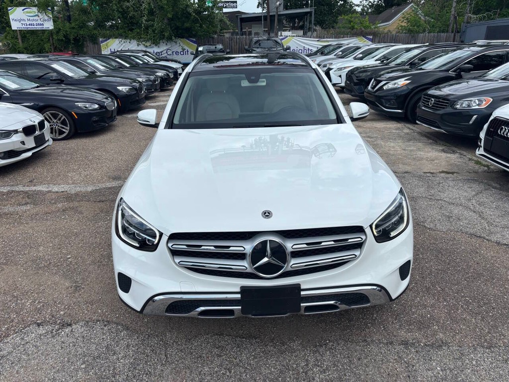 Mercedes-Benz GLC Vehicle Full-screen Gallery Image 03