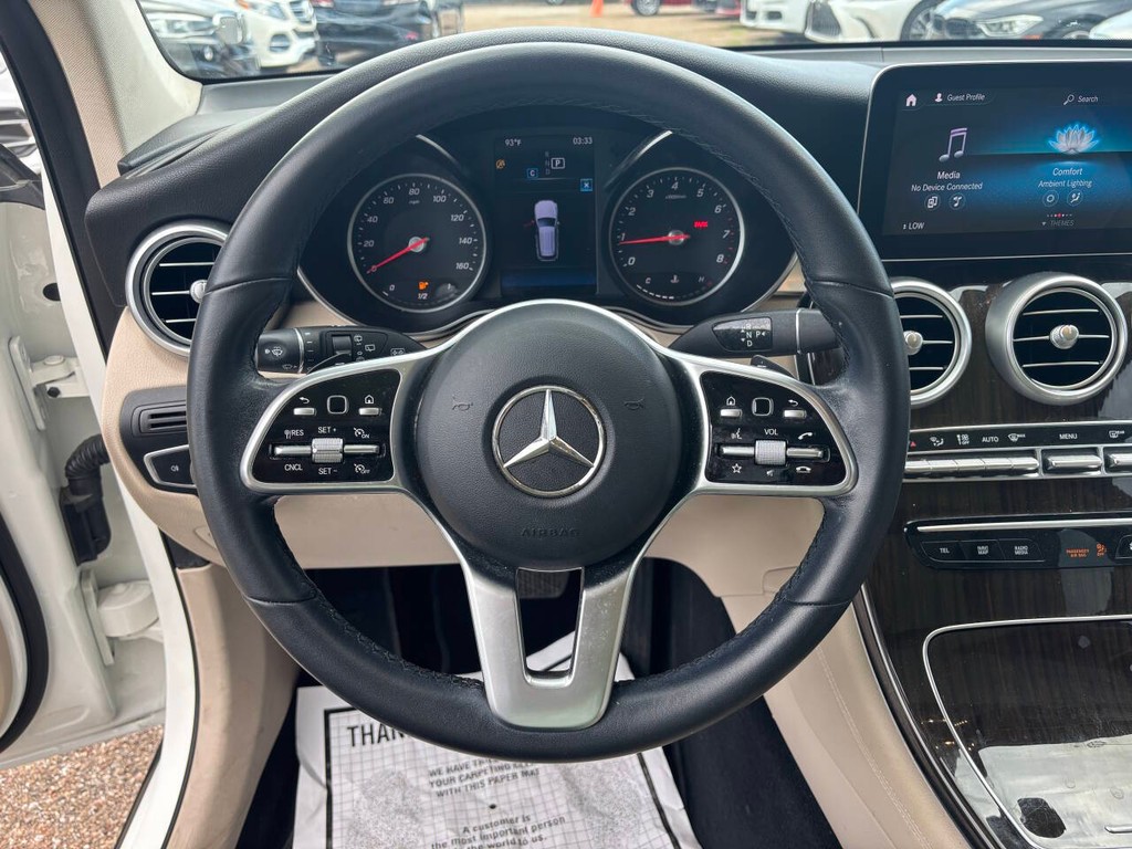 Mercedes-Benz GLC Vehicle Full-screen Gallery Image 14