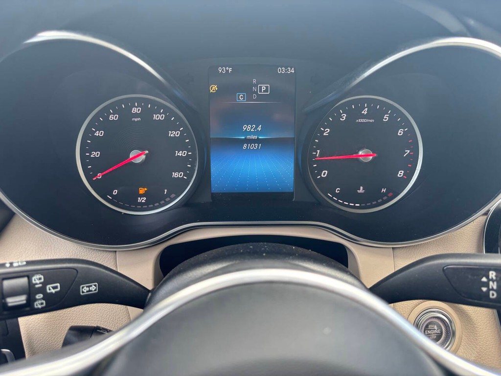 Mercedes-Benz GLC Vehicle Full-screen Gallery Image 16