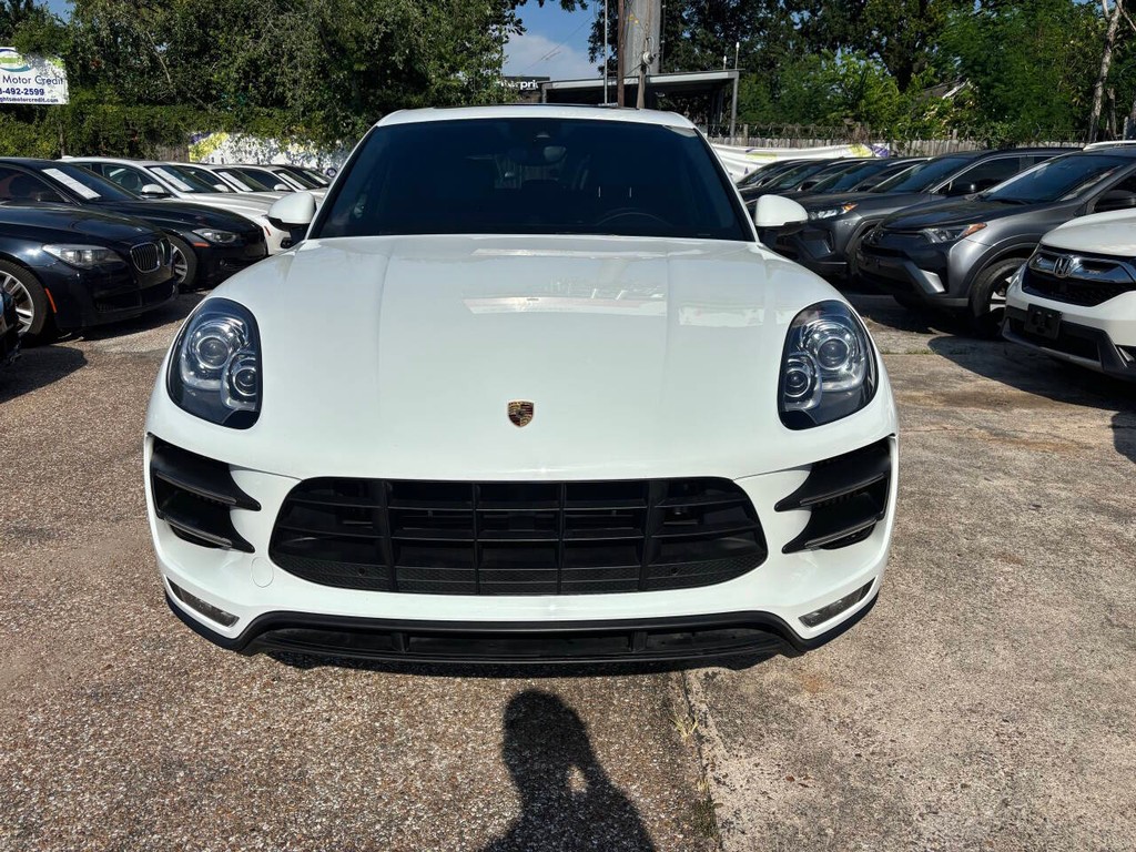 Porsche Macan Vehicle Full-screen Gallery Image 02