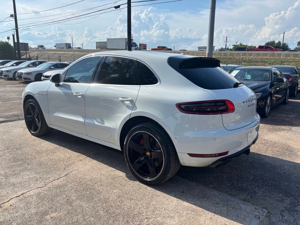 Porsche Macan Vehicle Full-screen Gallery Image 05