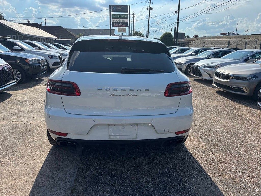 Porsche Macan Vehicle Full-screen Gallery Image 06