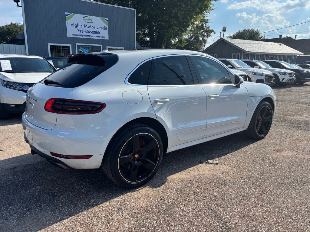 Porsche Macan Vehicle Full-screen Gallery Image 09