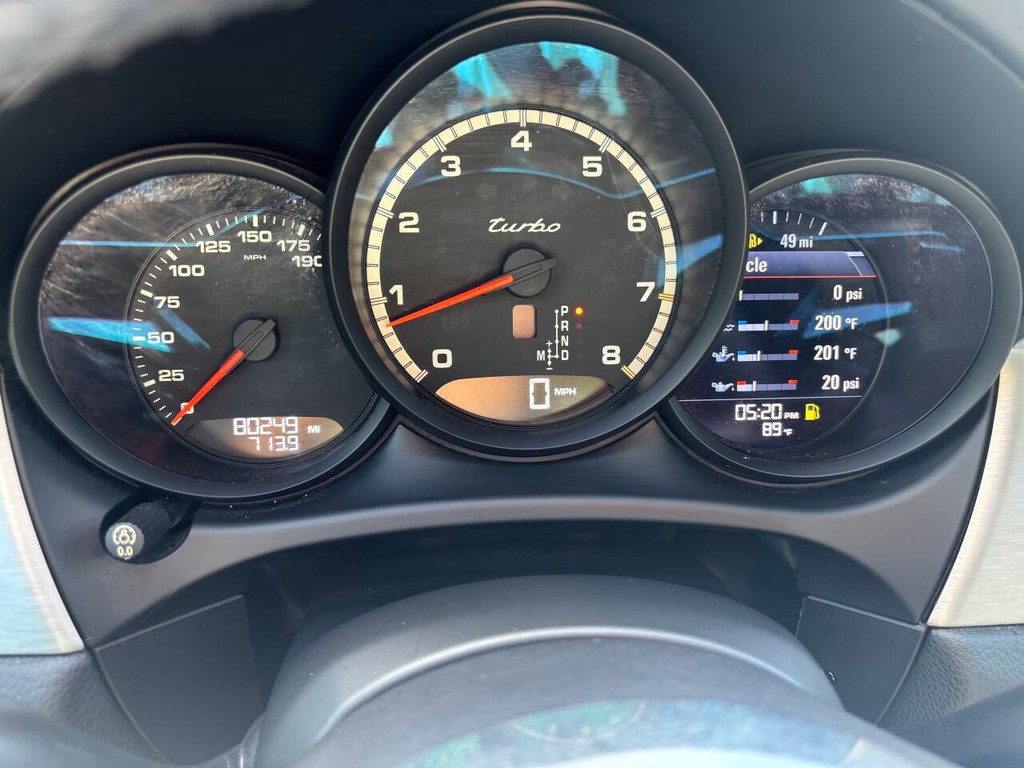 Porsche Macan Vehicle Full-screen Gallery Image 20