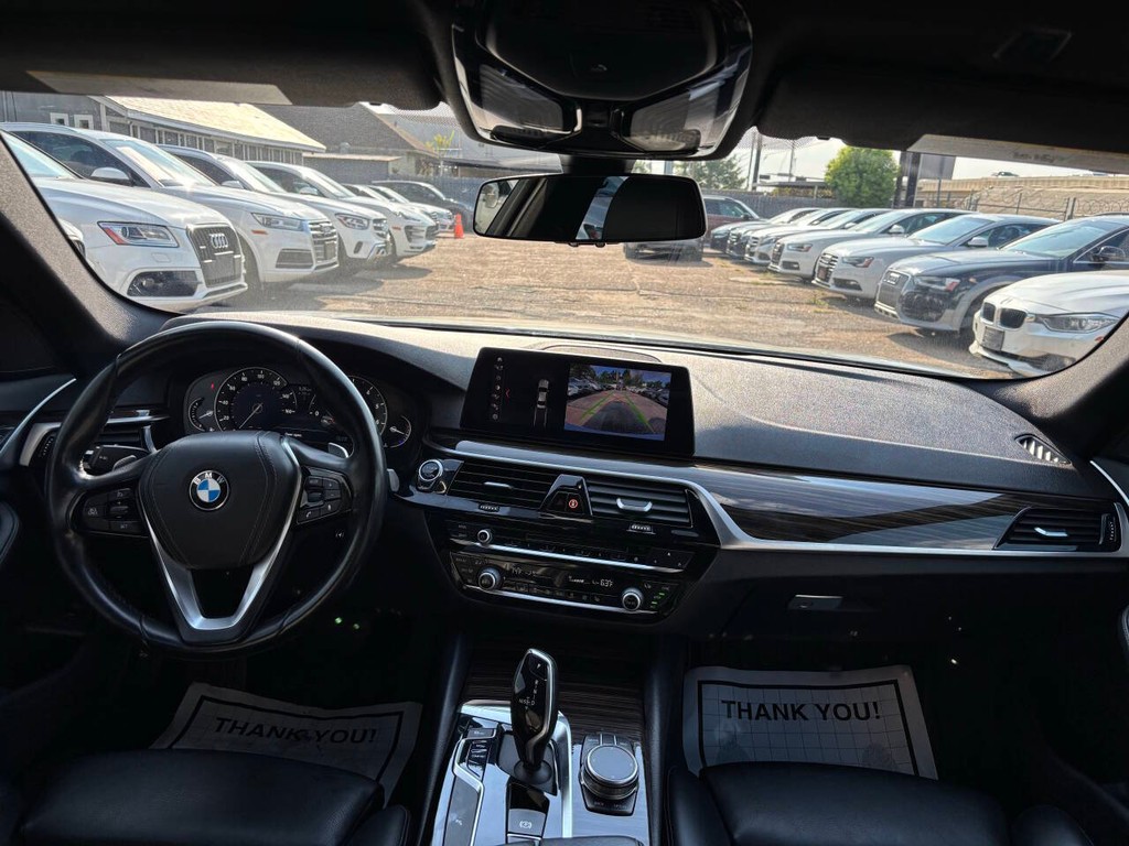 BMW 5 Series Vehicle Full-screen Gallery Image 13