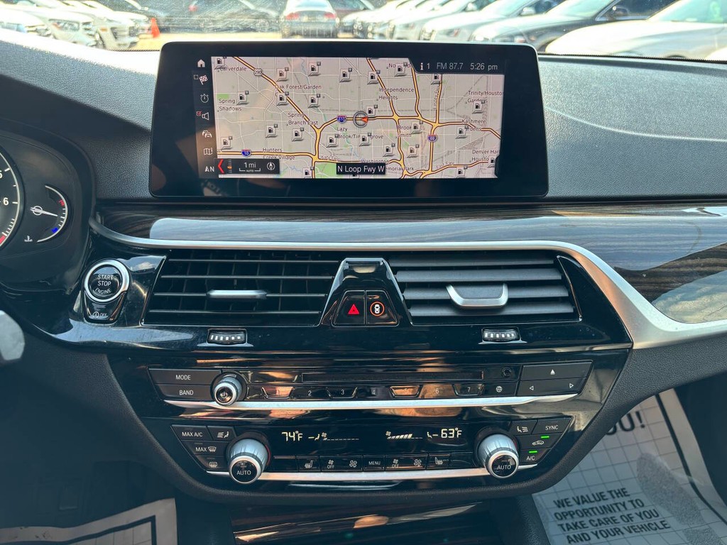 BMW 5 Series Vehicle Full-screen Gallery Image 14