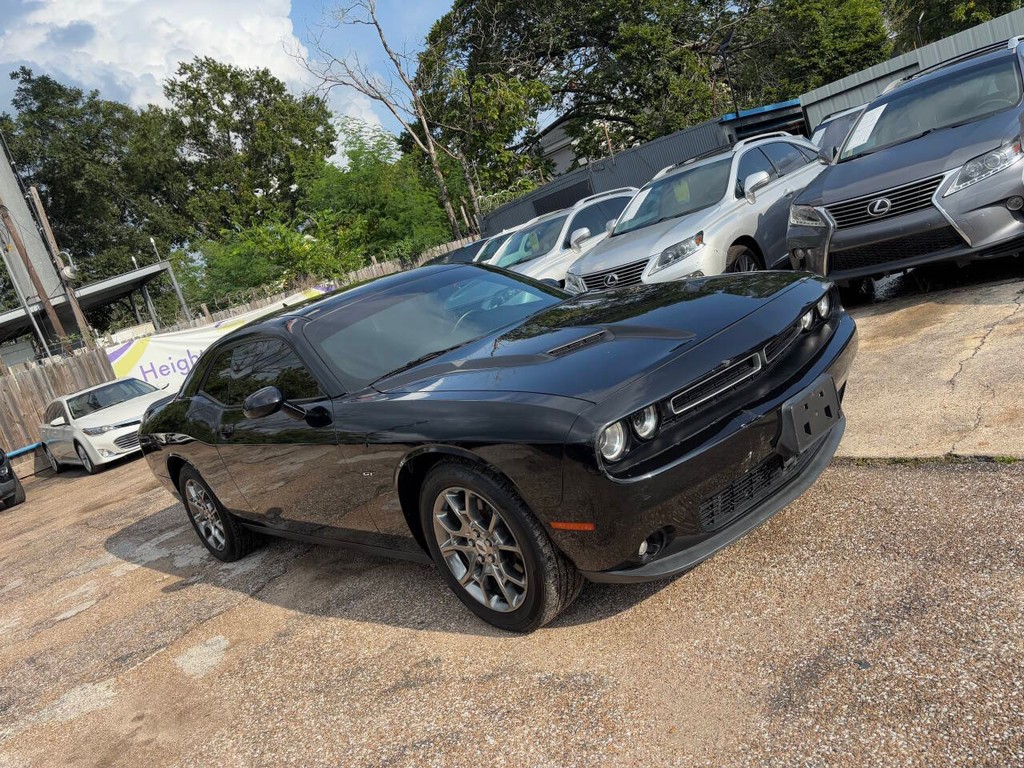 Dodge Challenger Vehicle Full-screen Gallery Image 02
