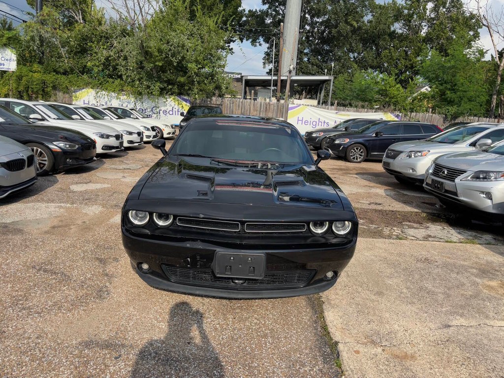 Dodge Challenger Vehicle Full-screen Gallery Image 03