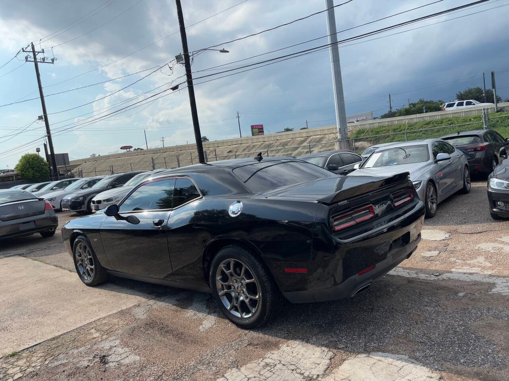 Dodge Challenger Vehicle Full-screen Gallery Image 06