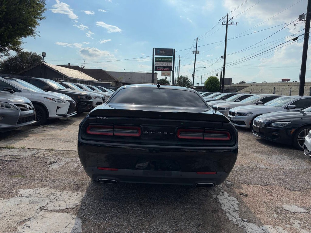 Dodge Challenger Vehicle Full-screen Gallery Image 07
