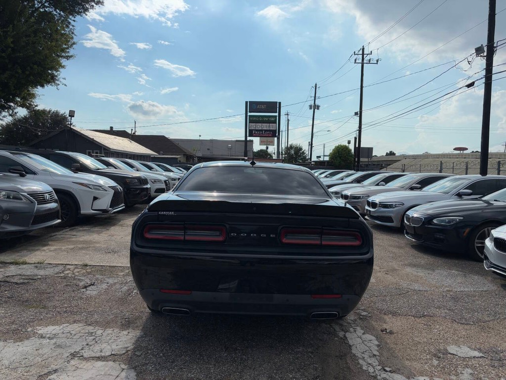 Dodge Challenger Vehicle Full-screen Gallery Image 08