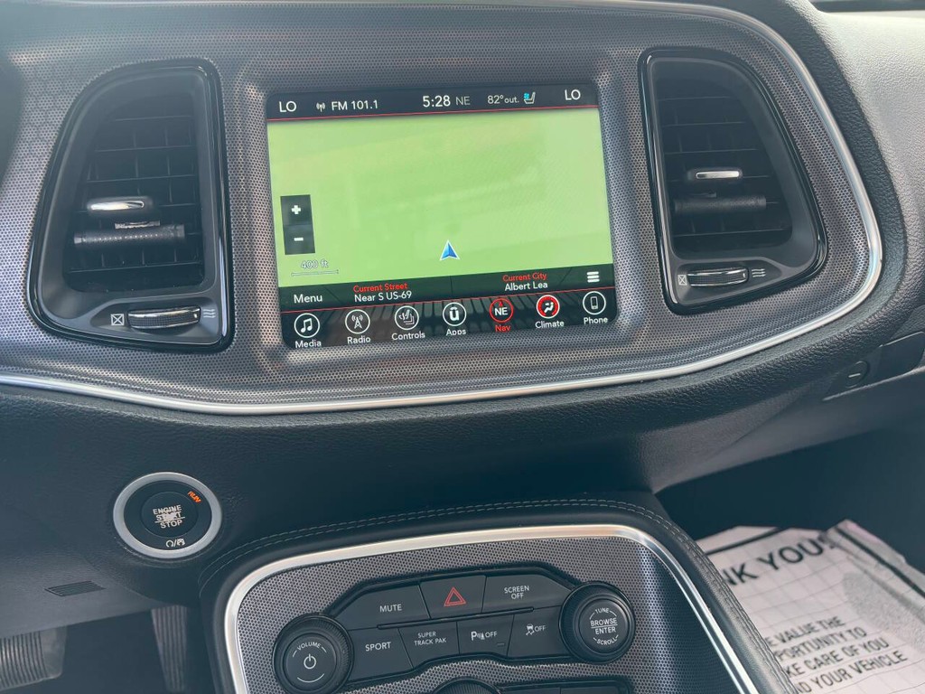 Dodge Challenger Vehicle Full-screen Gallery Image 14