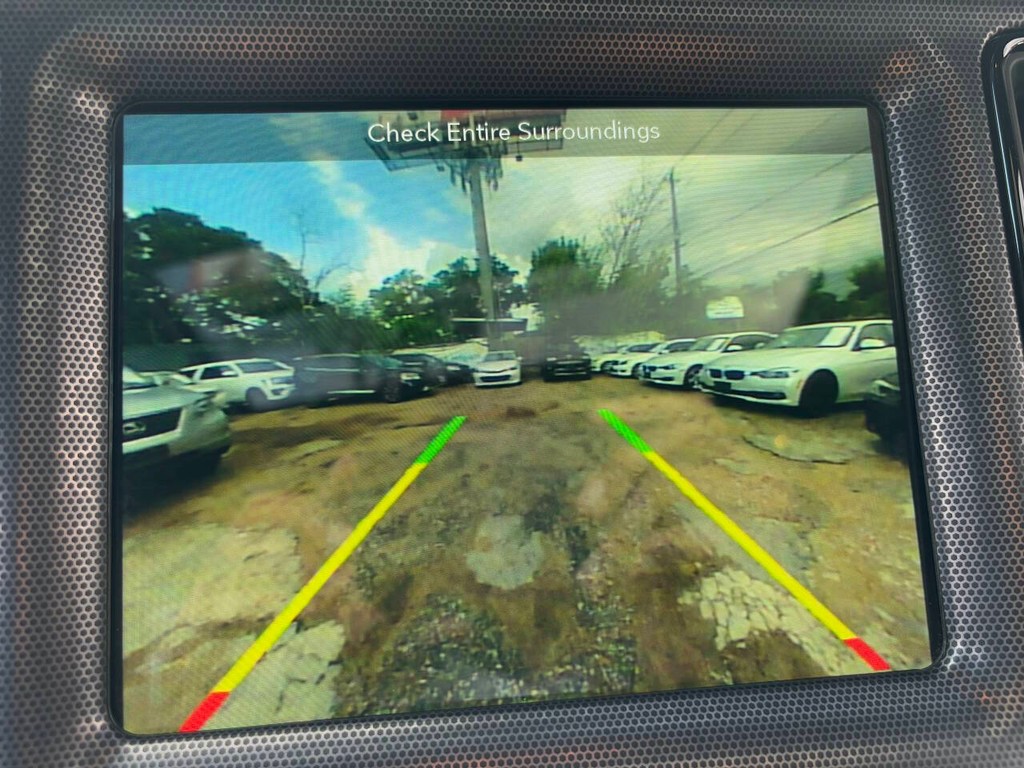 Dodge Challenger Vehicle Full-screen Gallery Image 15