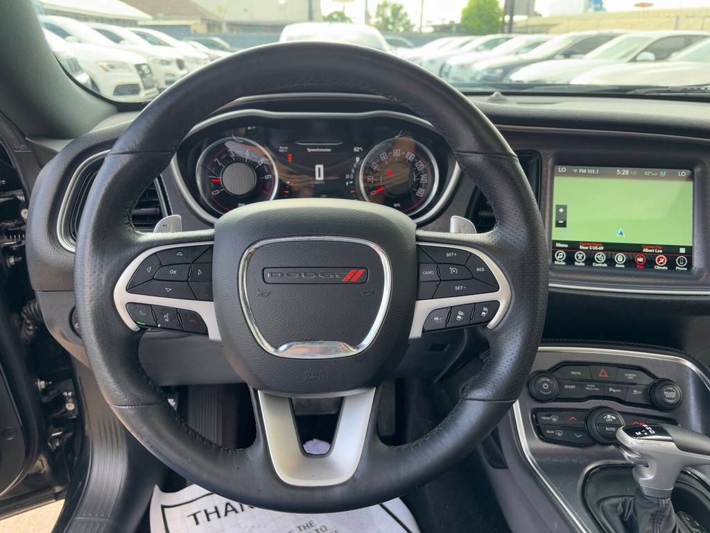 Dodge Challenger Vehicle Full-screen Gallery Image 17