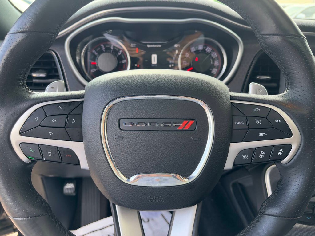 Dodge Challenger Vehicle Full-screen Gallery Image 18