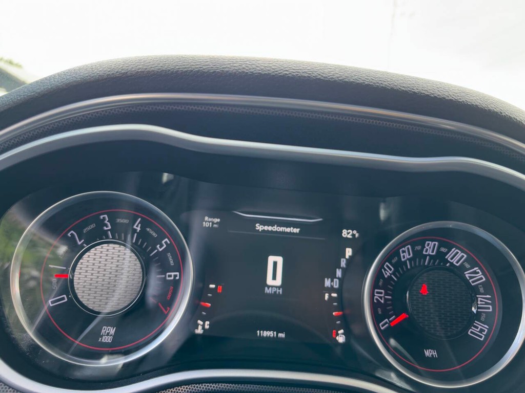 Dodge Challenger Vehicle Full-screen Gallery Image 20