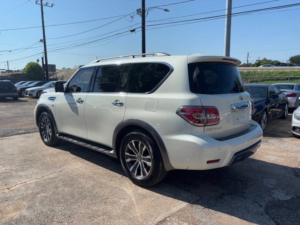Nissan Armada Vehicle Full-screen Gallery Image 04