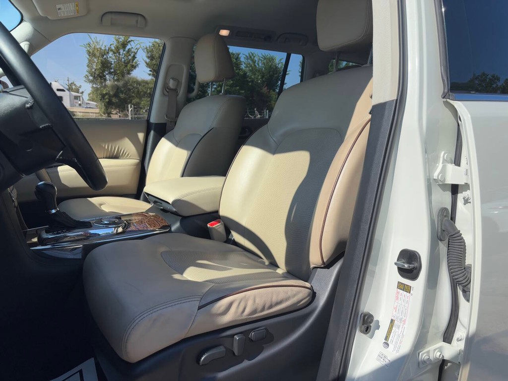 Nissan Armada Vehicle Full-screen Gallery Image 08