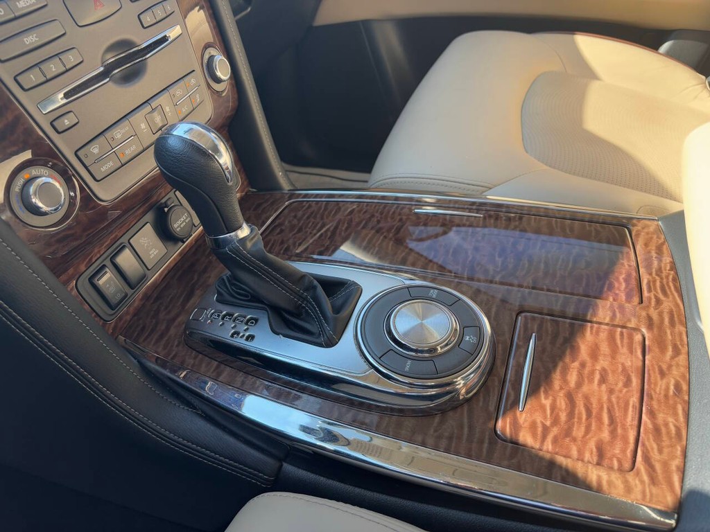 Nissan Armada Vehicle Full-screen Gallery Image 15
