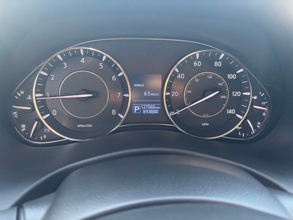 Nissan Armada Vehicle Full-screen Gallery Image 19