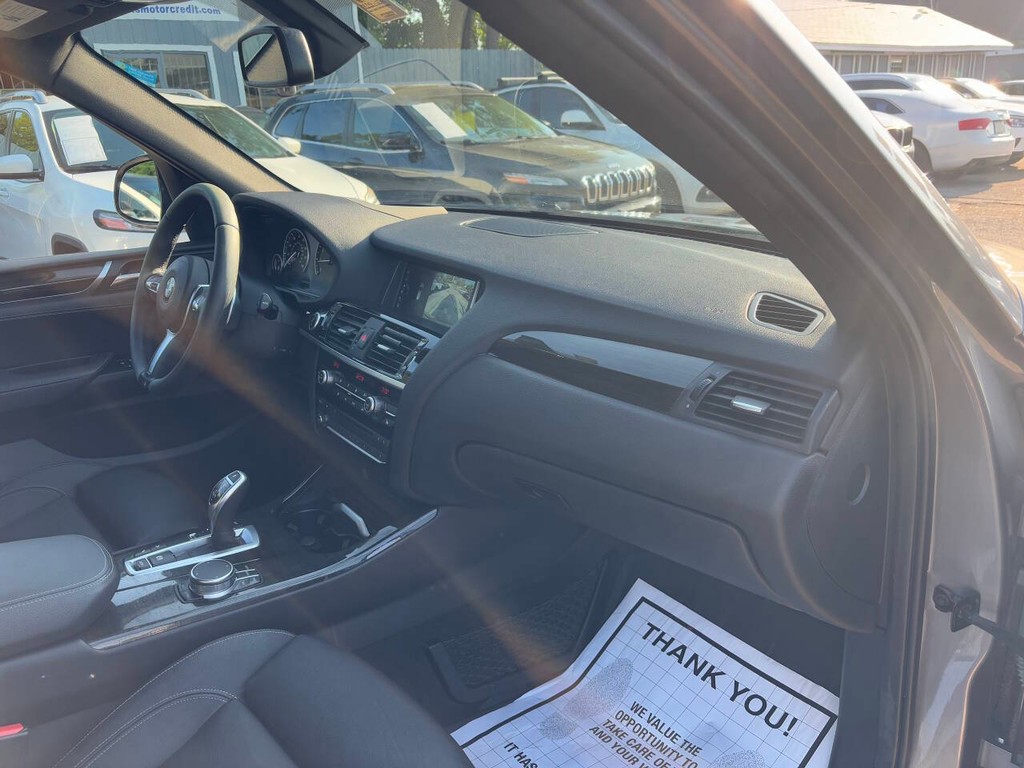 BMW X3 Vehicle Full-screen Gallery Image 10