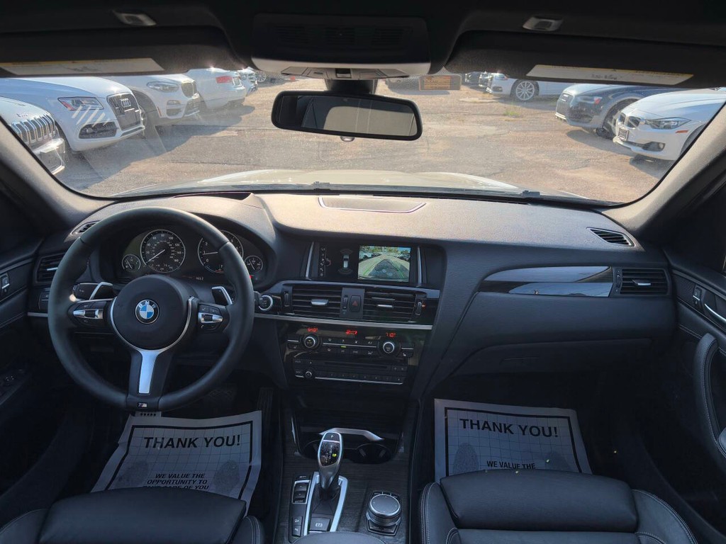 BMW X3 Vehicle Full-screen Gallery Image 14