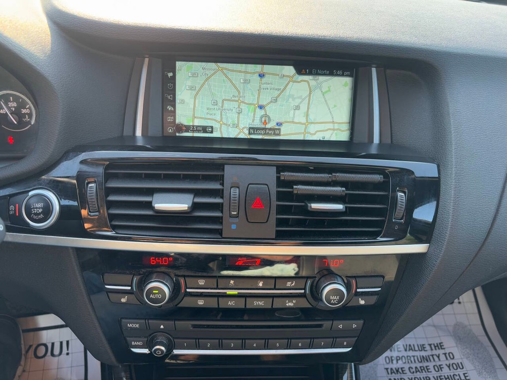 BMW X3 Vehicle Full-screen Gallery Image 15