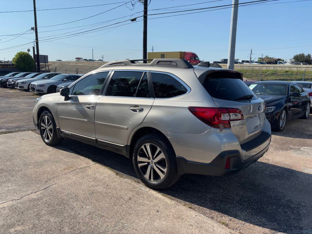 Subaru Outback Vehicle Full-screen Gallery Image 04