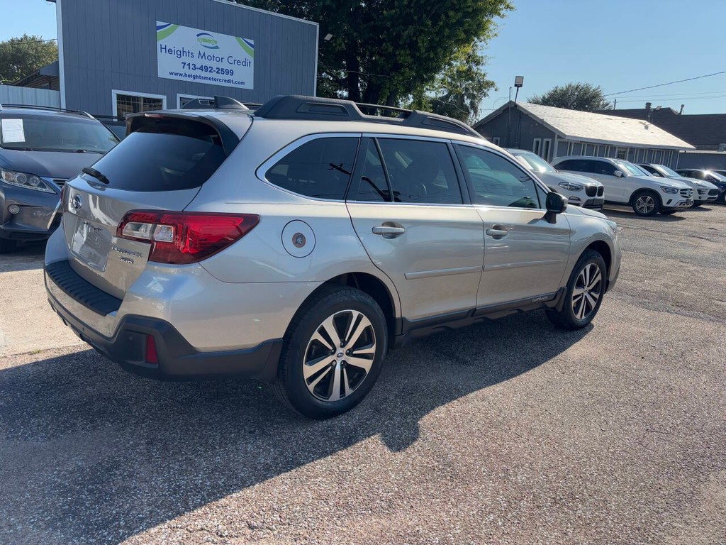 Subaru Outback Vehicle Full-screen Gallery Image 06