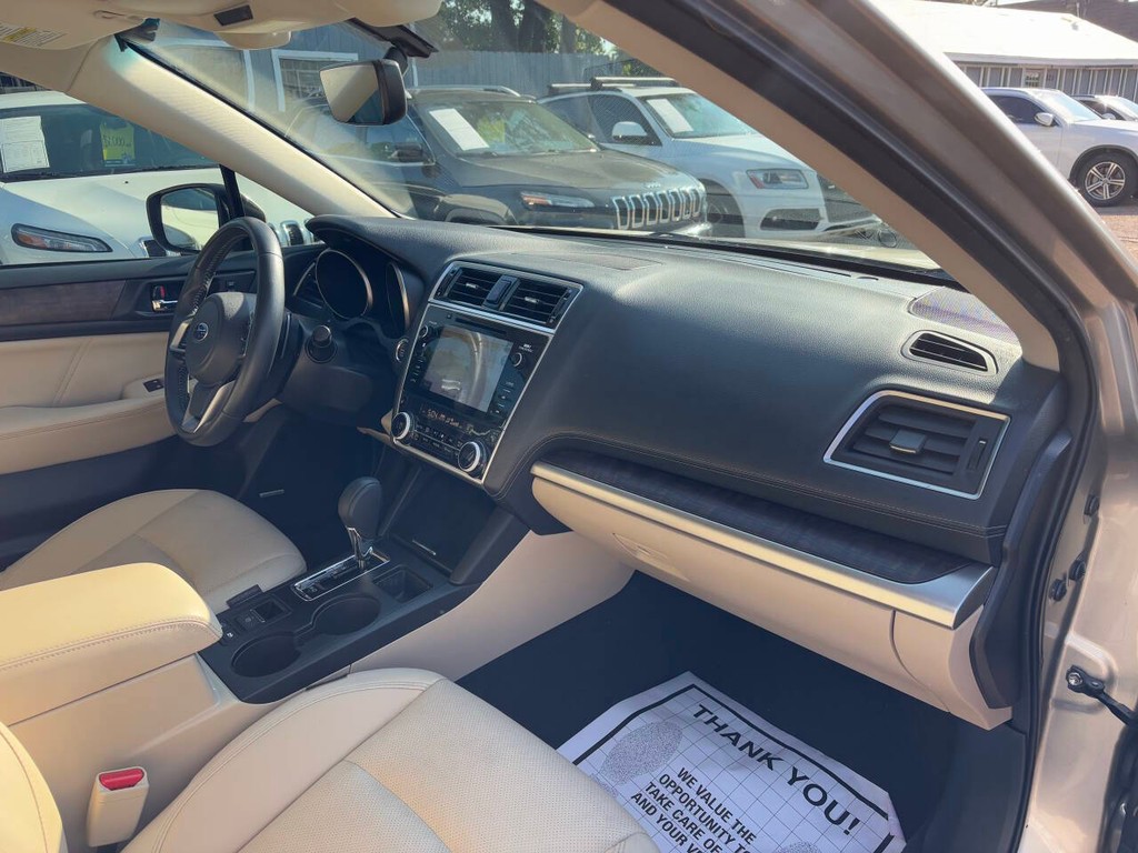 Subaru Outback Vehicle Full-screen Gallery Image 09