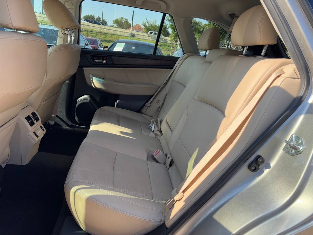 Subaru Outback Vehicle Full-screen Gallery Image 11