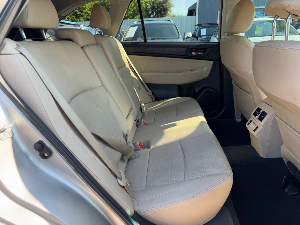 Subaru Outback Vehicle Full-screen Gallery Image 12