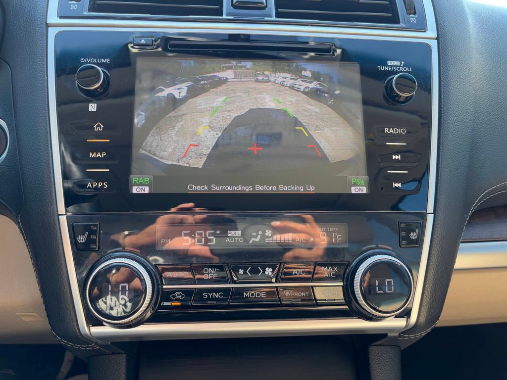Subaru Outback Vehicle Full-screen Gallery Image 15