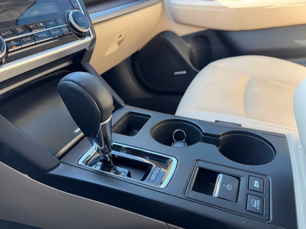 Subaru Outback Vehicle Full-screen Gallery Image 16