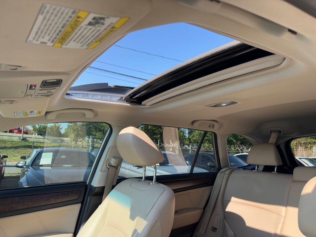 Subaru Outback Vehicle Full-screen Gallery Image 18