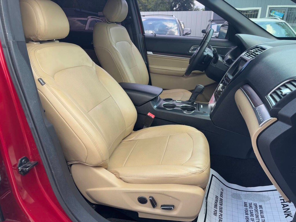 Ford Explorer Vehicle Full-screen Gallery Image 10